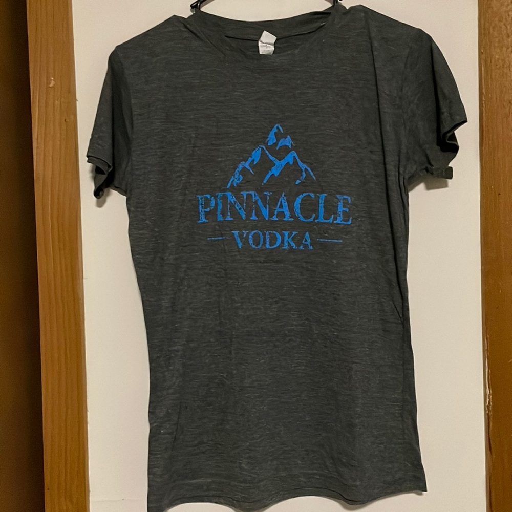 Pinnacle Vodka Tee. Women’s Size Medium. Super soft!